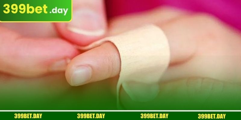 স্বপ্নে হাত কেটে যাওয়া দেখা: এর অর্থ ও শুভ-অশুভ ইঙ্গিত